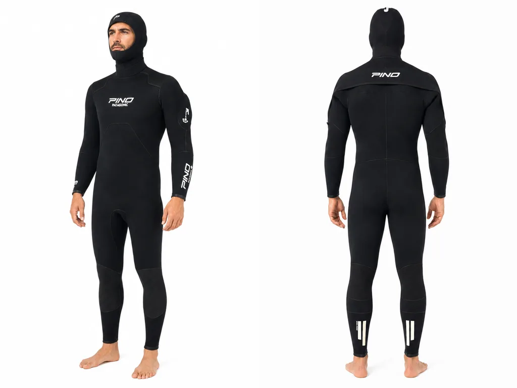 Roupa semi seca Pino Patagonic 7mm vista de frente e de costas, com capuz e listras refletivas nos tornozelos