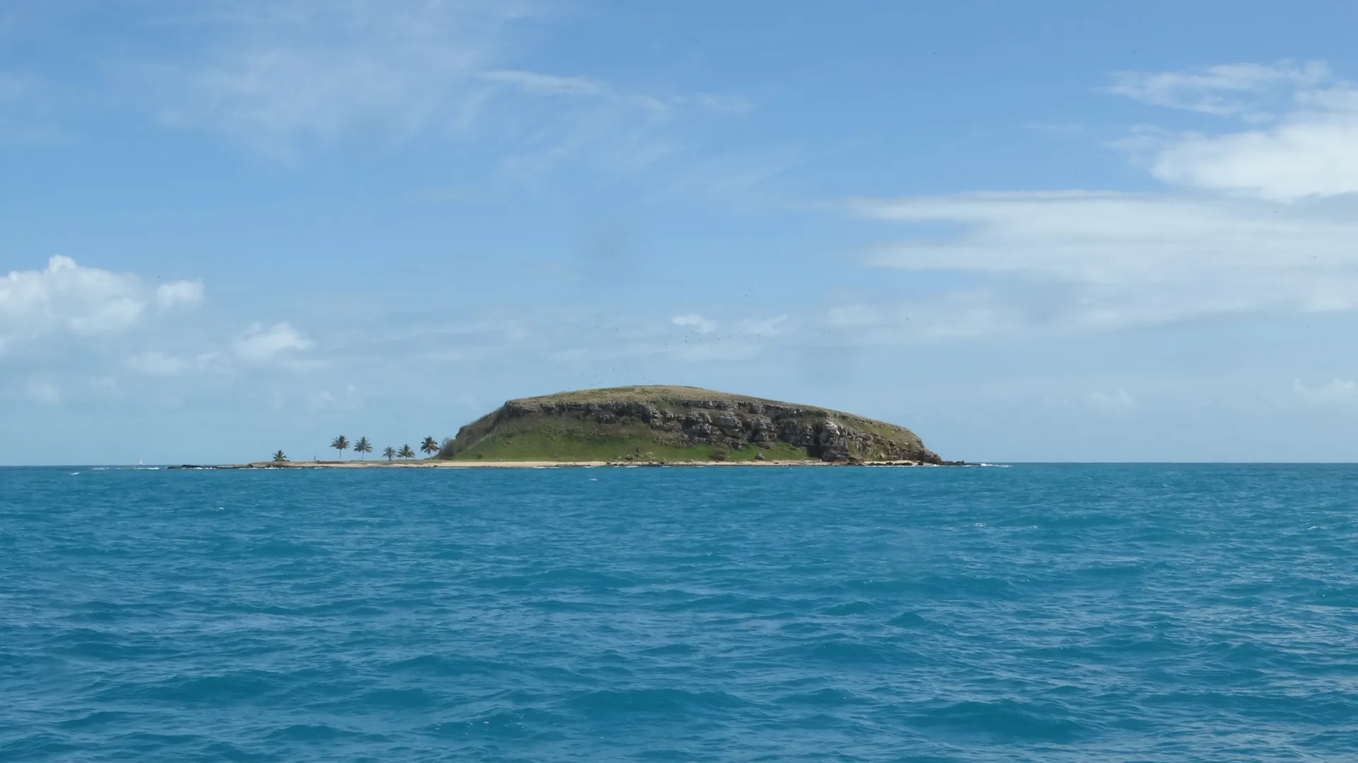 Ilha Redonda, uma das cinco ilhas vulcânicas do arquipélago de Abrolhos