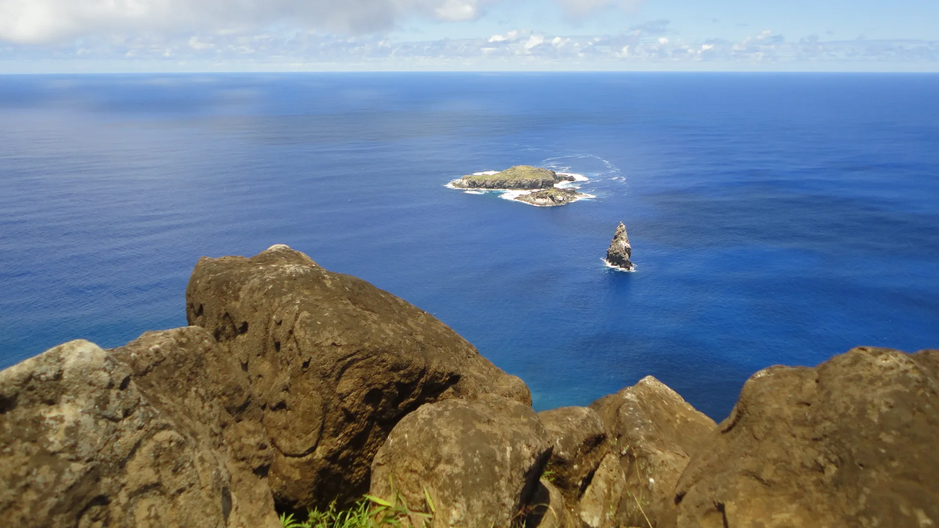 Motu Nui, Motu Iti e a agulha de Motu Kao Kao vistos do alto de Orongo, na Ilha de Páscoa