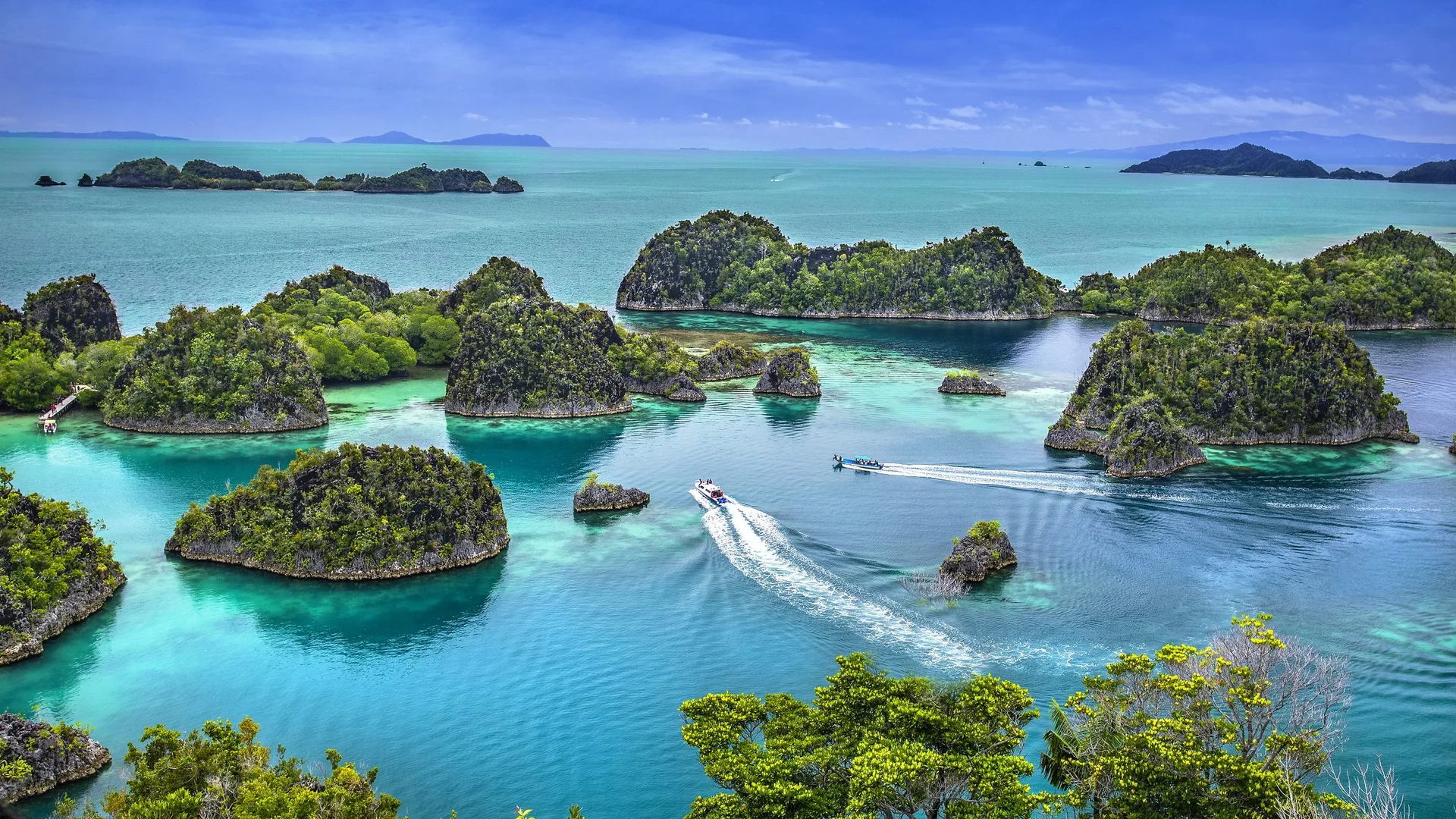 Vista aérea das ilhas de Raja Ampat, arquipélago no oeste da Papua, Indonésia