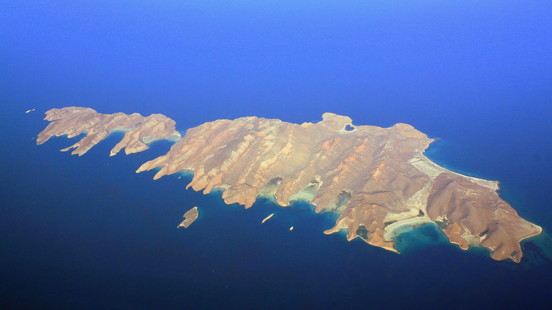 Vista aérea das ilhas Espíritu Santo e Partida, no Mar de Cortez, diante de La Paz