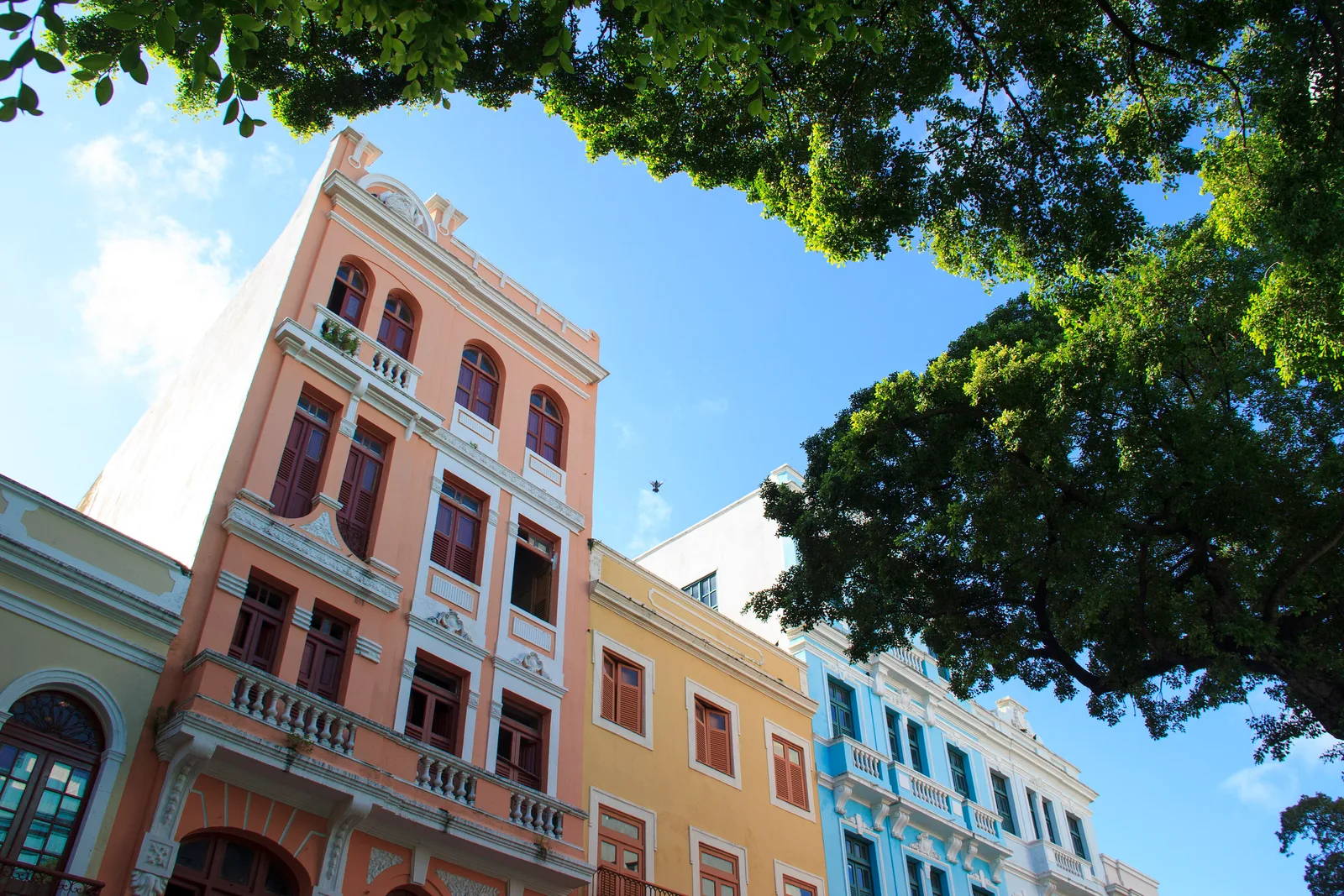 Casarões coloridos da Rua do Bom Jesus, no Recife Antigo
