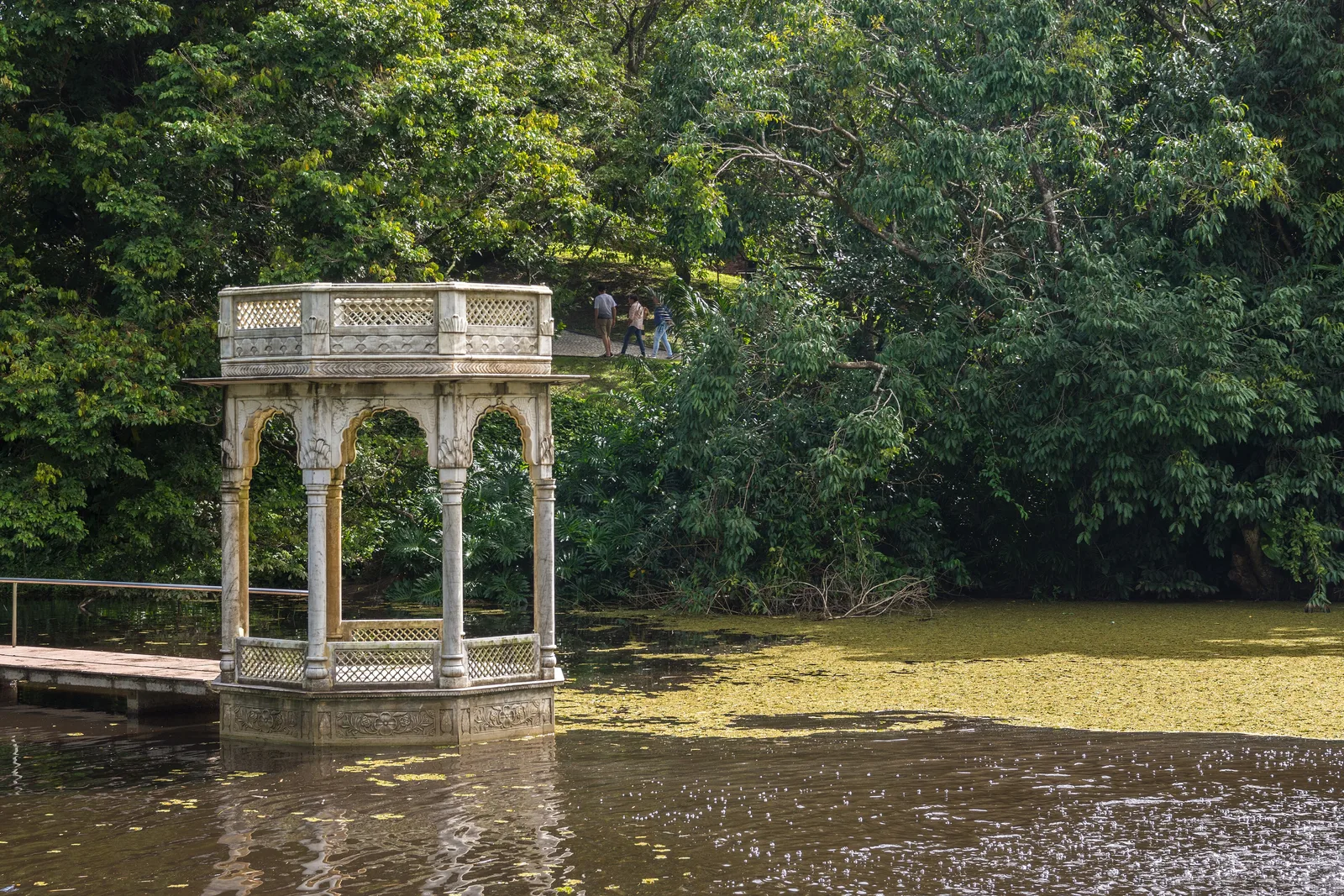 Pavilhão nos jardins do Instituto Ricardo Brennand, no Recife