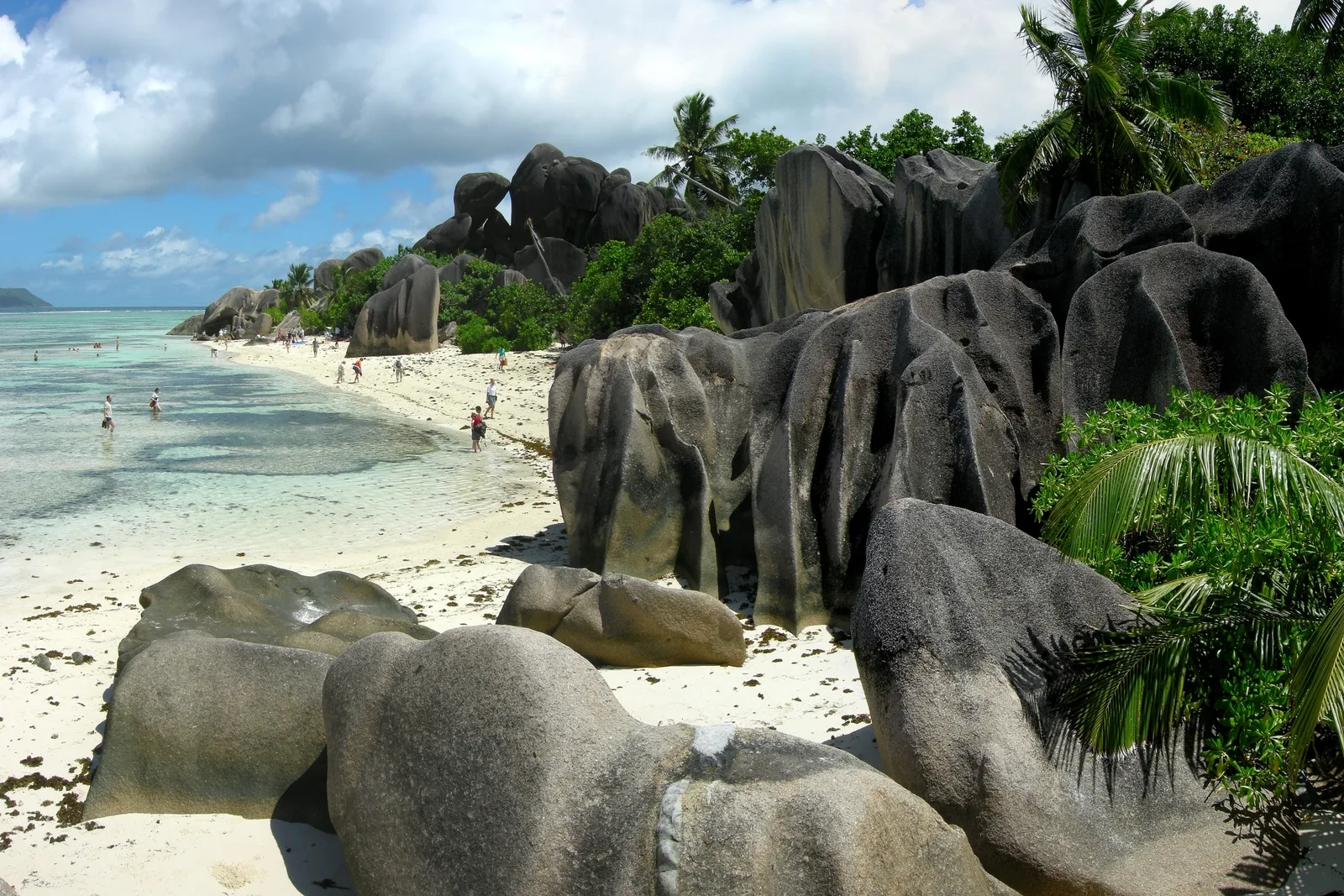Blocos de granito e água cristalina na praia de Anse Source d'Argent, em La Digue, Seychelles