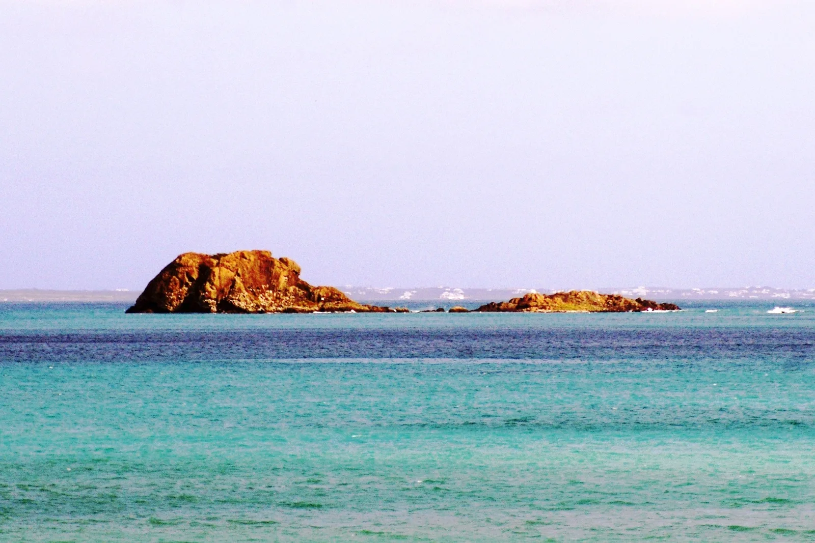 Rocher Créole, rochedo da reserva natural na baía de Grand Case, lado francês da ilha