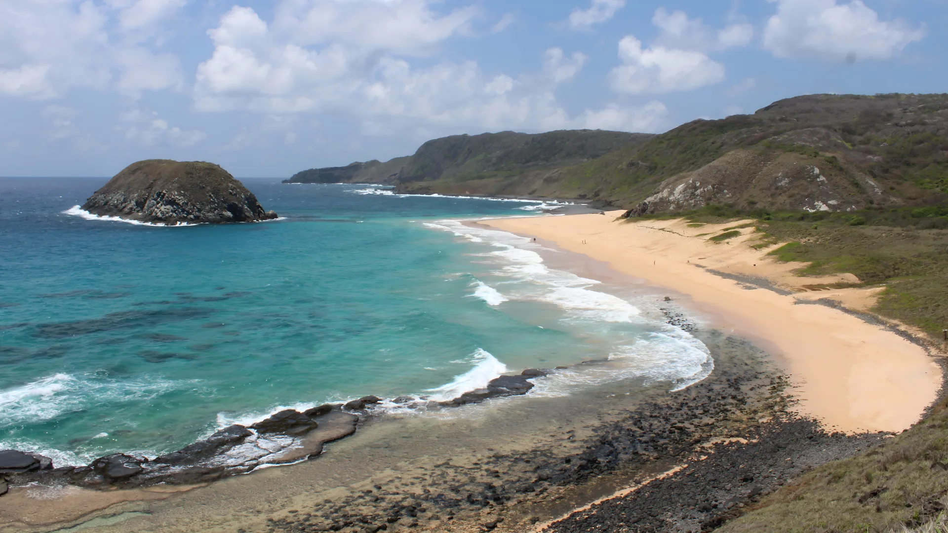 Praia do Leão e o mar turquesa de Fernando de Noronha